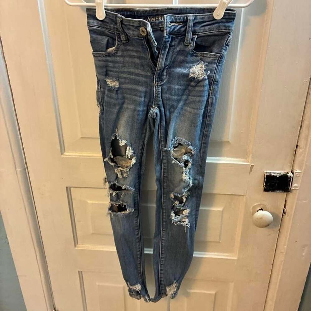 American Eagle Outfitters Hi-Rise Jegging Size 00 Short Distressed Ripped Jeans